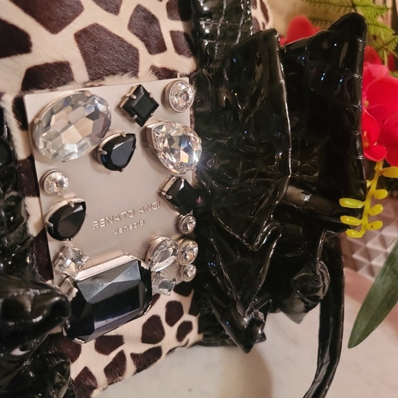 NWOT Made in Italy crystals and ruffles crossbody bag. - Picture 5 of 16